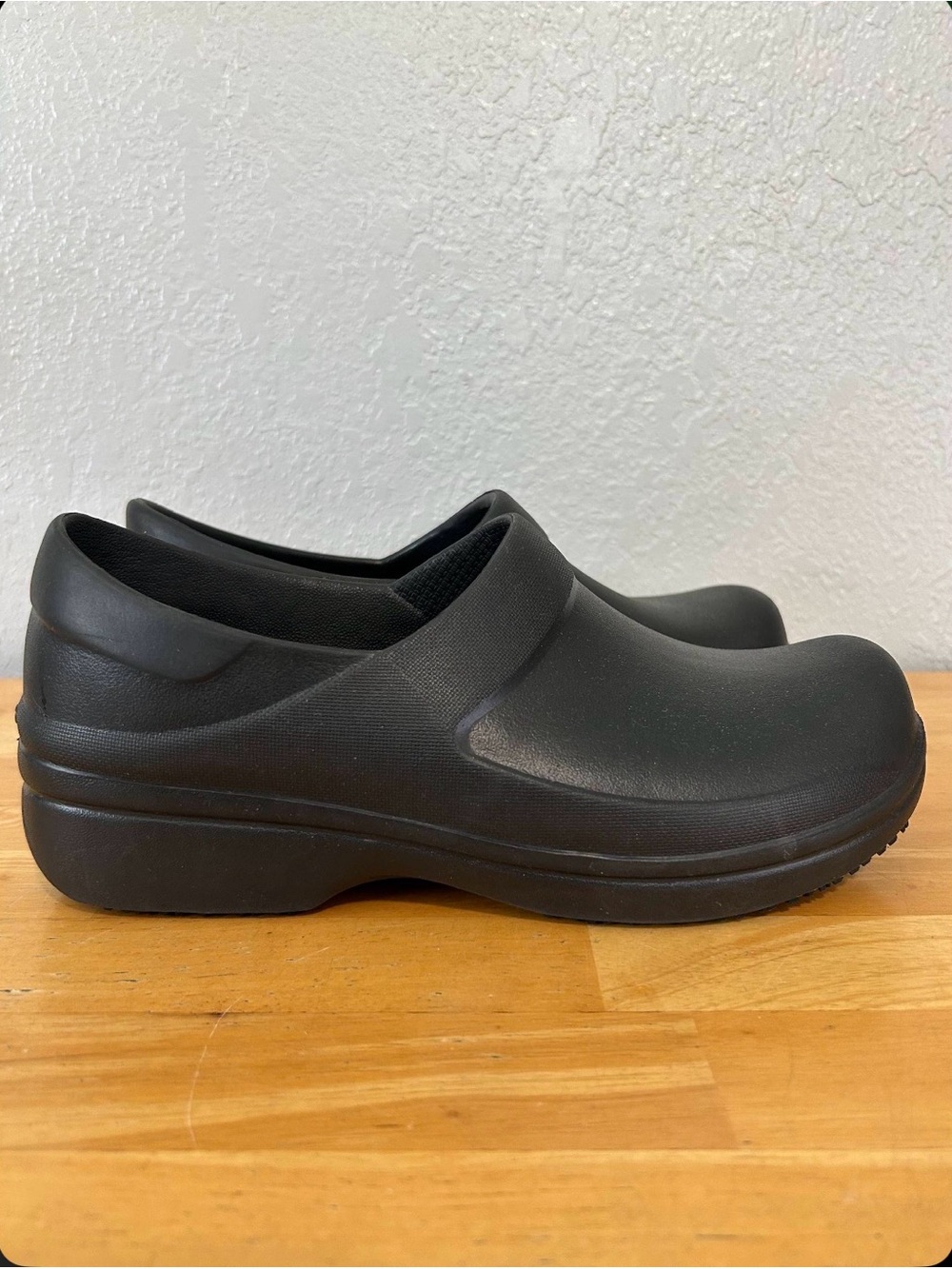 Crocs Women’s Size 8 Black Clogs Slip Resistant